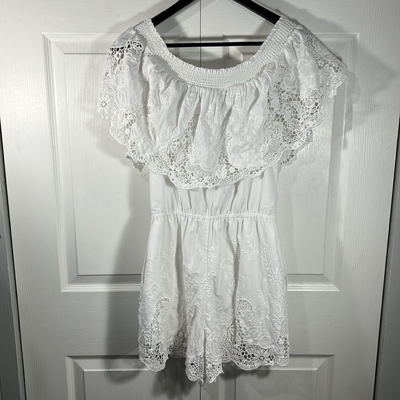 Abercrombie & Fitch white eyelet romper - Picture 3 of 13